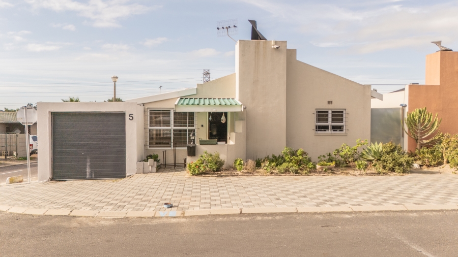 2 Bedroom Property for Sale in Oakglen Western Cape